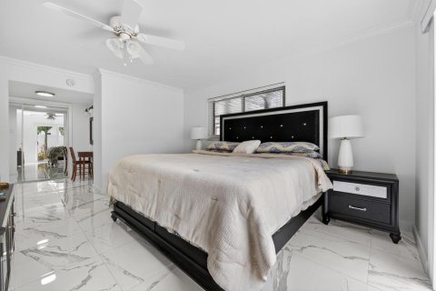 House in Fort Lauderdale, Florida 5 bedrooms, 278.71 sq.m. № 2083753 - photo 20