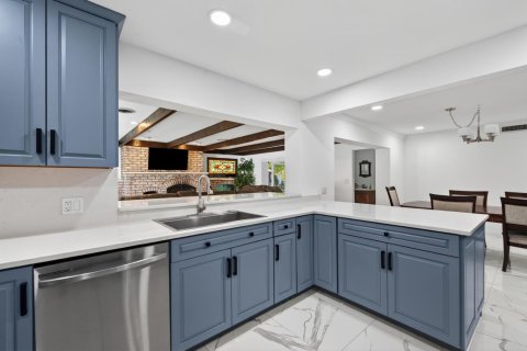 House in Fort Lauderdale, Florida 5 bedrooms, 278.71 sq.m. № 2083753 - photo 12