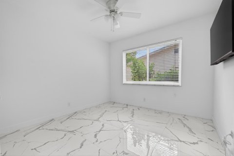 House in Fort Lauderdale, Florida 5 bedrooms, 278.71 sq.m. № 2083753 - photo 24