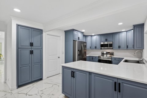House in Fort Lauderdale, Florida 5 bedrooms, 278.71 sq.m. № 2083753 - photo 10