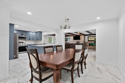 House in Fort Lauderdale, Florida 5 bedrooms, 278.71 sq.m. № 2083753 - photo 18