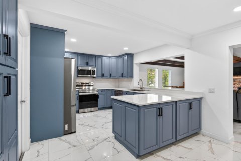 House in Fort Lauderdale, Florida 5 bedrooms, 278.71 sq.m. № 2083753 - photo 11