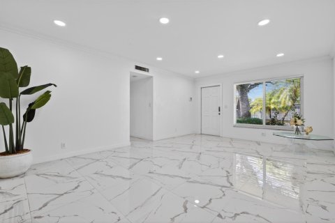 House in Fort Lauderdale, Florida 5 bedrooms, 278.71 sq.m. № 2083753 - photo 17