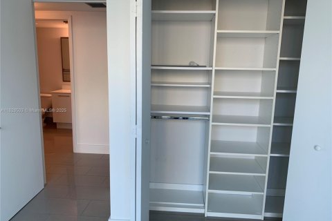 Снять в аренду кондоминиум в Майами, Флорида 3 спальни, 143.44м2, № 1802754 - фото 10