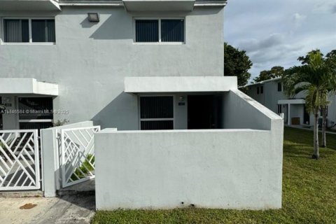 Condominio en Miami, Florida, 2 dormitorios  № 2034391