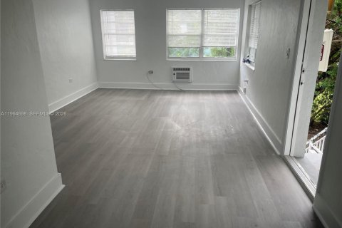 Condominio en alquiler en Miami Beach, Florida, 1 dormitorio, 58.53 m2 № 2026055 - foto 2
