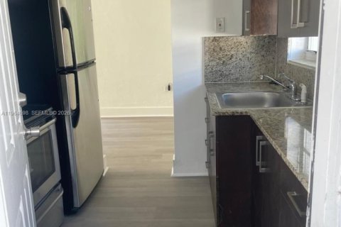 Condominio en alquiler en Miami Beach, Florida, 1 dormitorio, 58.53 m2 № 2026055 - foto 4