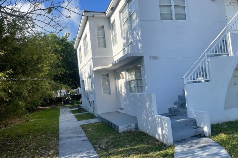 Condominio en Miami Beach, Florida, 1 dormitorio  № 2026055