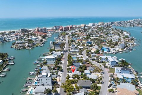 House in Madeira Beach, Florida 2 bedrooms, 98.38 sq.m. № 2212258 - photo 18