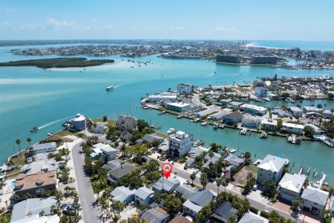 House in Madeira Beach, Florida 2 bedrooms, 98.38 sq.m. № 2212258 - photo 20
