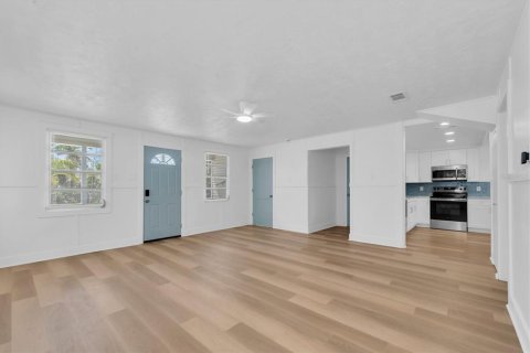 House in Madeira Beach, Florida 2 bedrooms, 98.38 sq.m. № 2212258 - photo 4