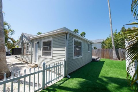 House in Madeira Beach, Florida 2 bedrooms, 98.38 sq.m. № 2212258 - photo 17