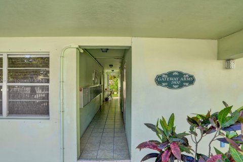 Condo in Fort Lauderdale, Florida, 2 bedrooms  № 1700054 - photo 15