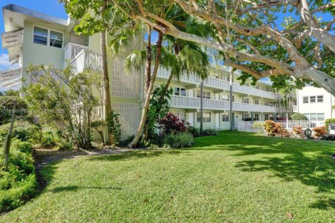 Condo in Fort Lauderdale, Florida, 2 bedrooms  № 1700054 - photo 23