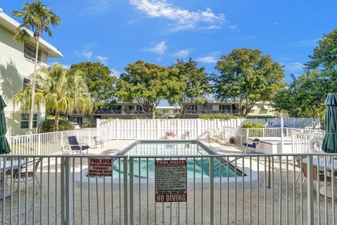 Condo in Fort Lauderdale, Florida, 2 bedrooms  № 1700054 - photo 19