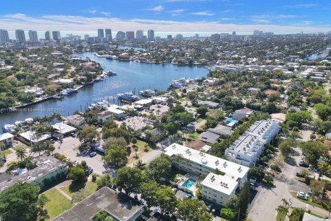 Condo in Fort Lauderdale, Florida, 2 bedrooms  № 1700054 - photo 1