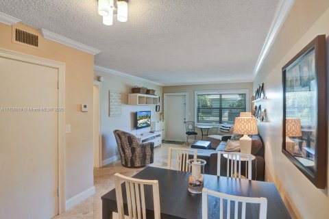 Condo in Fort Lauderdale, Florida, 2 bedrooms  № 1700054 - photo 7