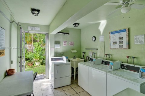 Condo in Fort Lauderdale, Florida, 2 bedrooms  № 1700054 - photo 16