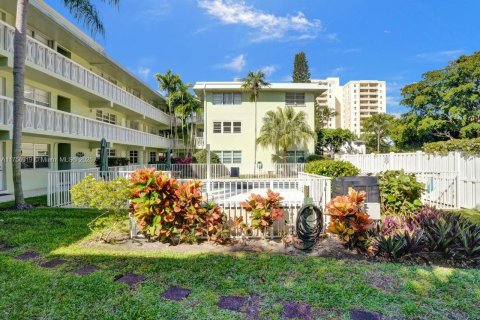 Condo in Fort Lauderdale, Florida, 2 bedrooms  № 1700054 - photo 24