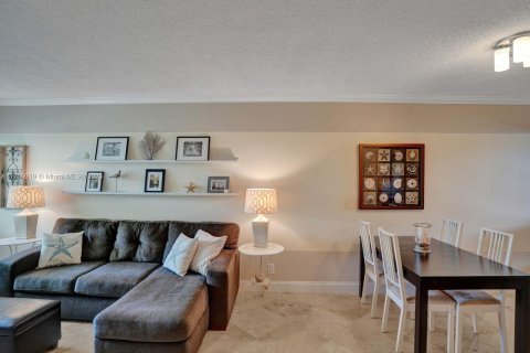 Condo in Fort Lauderdale, Florida, 2 bedrooms  № 1700054 - photo 3