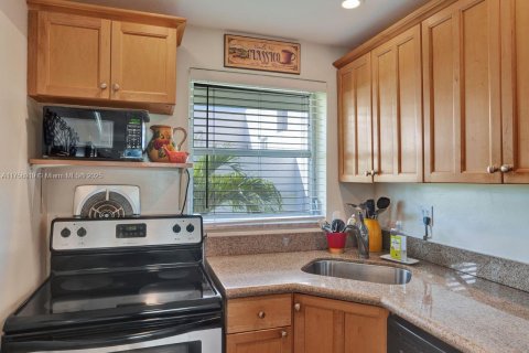 Condo in Fort Lauderdale, Florida, 2 bedrooms  № 1700054 - photo 6