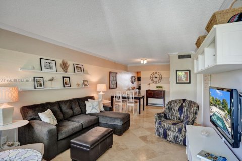 Condo in Fort Lauderdale, Florida, 2 bedrooms  № 1700054 - photo 2