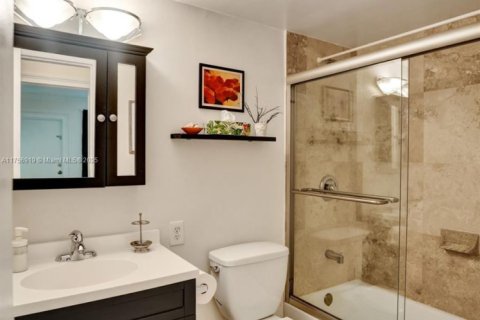 Condo in Fort Lauderdale, Florida, 2 bedrooms  № 1700054 - photo 14