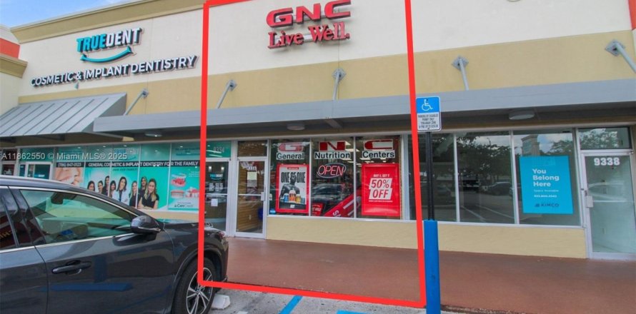 Commercial property in Miami, Florida № 1961381