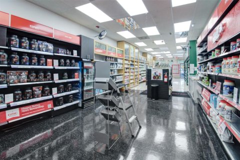 Commercial property in Miami, Florida № 1961381 - photo 2