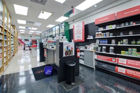 Commercial property in Miami, Florida № 1961381 - photo 4