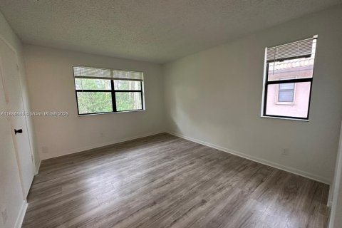 Condo in Pembroke Pines, Florida, 2 bedrooms  № 1930182 - photo 8