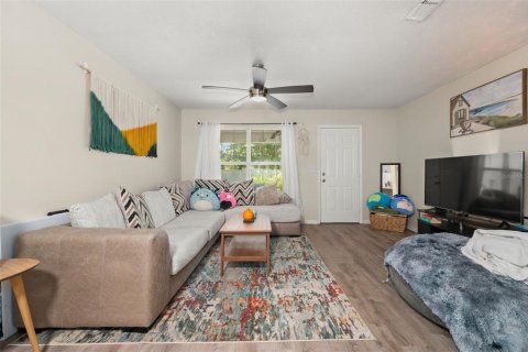 Townhouse in Gainesville, Florida 2 bedrooms, 106.09 sq.m. № 2403701 - photo 4