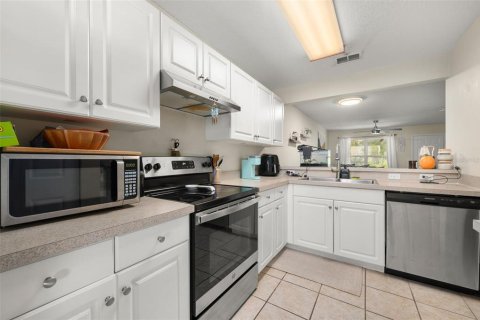 Townhouse in Gainesville, Florida 2 bedrooms, 106.09 sq.m. № 2403701 - photo 9