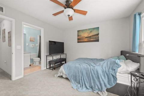 Townhouse in Gainesville, Florida 2 bedrooms, 106.09 sq.m. № 2403701 - photo 15