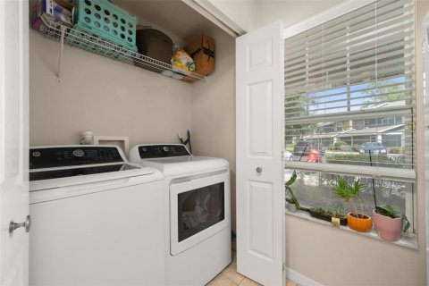 Townhouse in Gainesville, Florida 2 bedrooms, 106.09 sq.m. № 2403701 - photo 11