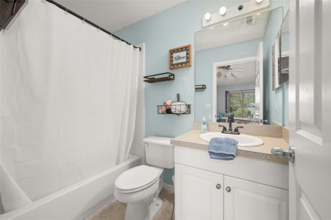 Townhouse in Gainesville, Florida 2 bedrooms, 106.09 sq.m. № 2403701 - photo 18