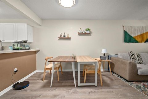 Townhouse in Gainesville, Florida 2 bedrooms, 106.09 sq.m. № 2403701 - photo 5