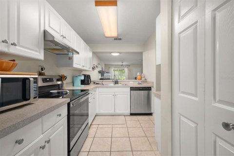 Townhouse in Gainesville, Florida 2 bedrooms, 106.09 sq.m. № 2403701 - photo 10