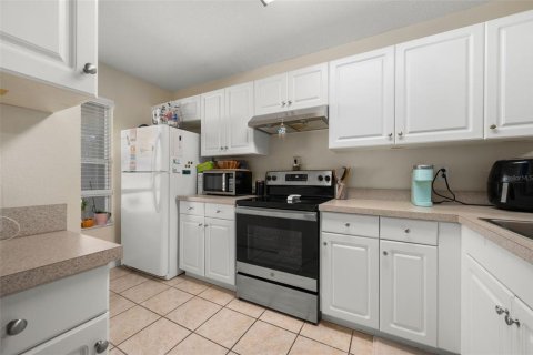 Townhouse in Gainesville, Florida 2 bedrooms, 106.09 sq.m. № 2403701 - photo 8