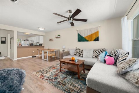 Townhouse in Gainesville, Florida 2 bedrooms, 106.09 sq.m. № 2403701 - photo 2