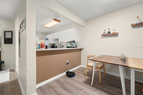 Townhouse in Gainesville, Florida 2 bedrooms, 106.09 sq.m. № 2403701 - photo 6