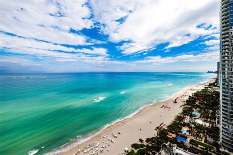 Condo in Sunny Isles Beach, Florida, 3 bedrooms  № 1874666 - photo 1