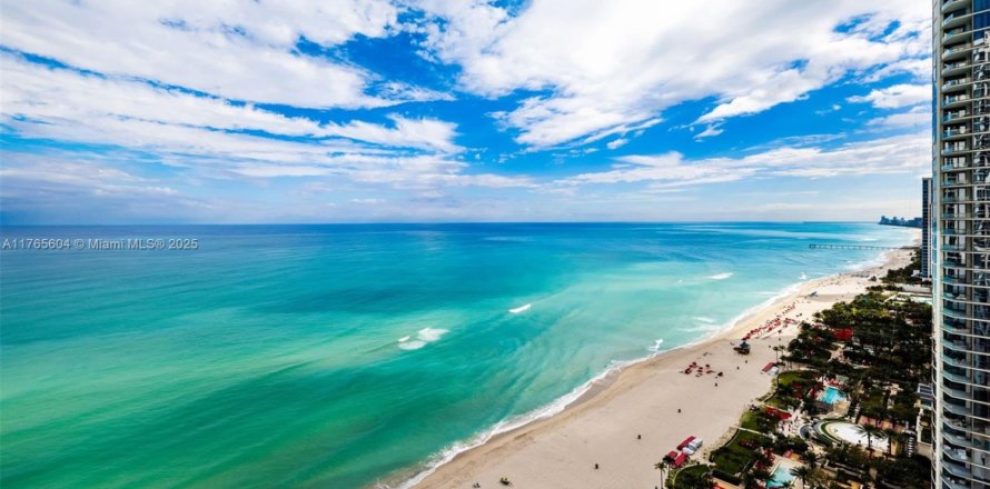 Condo in Sunny Isles Beach, Florida, 3 bedrooms  № 1874666