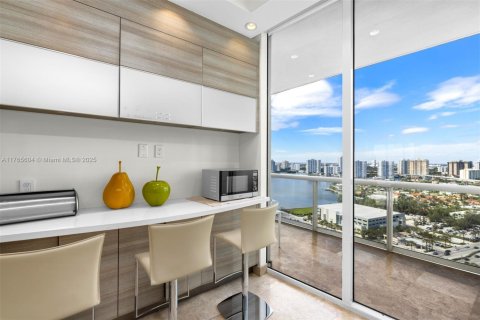 Condo in Sunny Isles Beach, Florida, 3 bedrooms  № 1874666 - photo 12