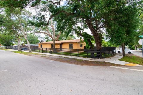 House in Miami Gardens, Florida 4 bedrooms, 167.22 sq.m. № 1713836 - photo 4