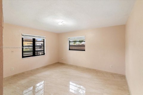House in Miami Gardens, Florida 4 bedrooms, 167.22 sq.m. № 1713836 - photo 24