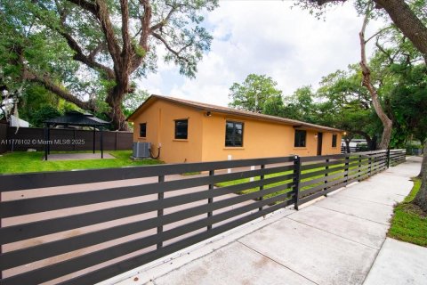 House in Miami Gardens, Florida 4 bedrooms, 167.22 sq.m. № 1713836 - photo 2
