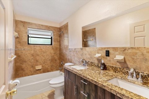 House in Miami Gardens, Florida 4 bedrooms, 167.22 sq.m. № 1713836 - photo 27