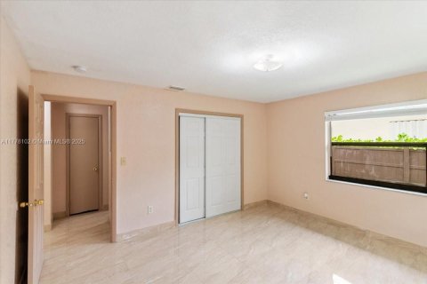 House in Miami Gardens, Florida 4 bedrooms, 167.22 sq.m. № 1713836 - photo 22