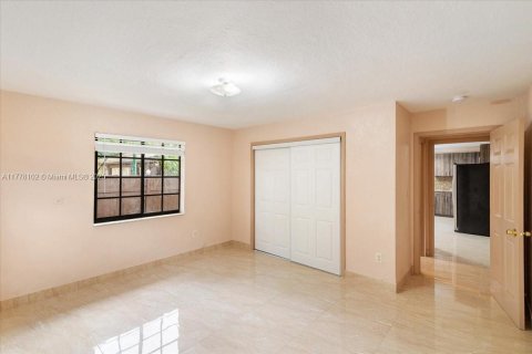 House in Miami Gardens, Florida 4 bedrooms, 167.22 sq.m. № 1713836 - photo 29